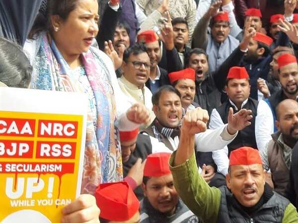 CAA: Samajwadi Party workers stage protest in Lucknow