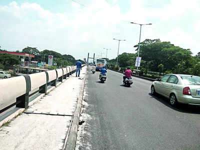 Much activity on hanging bridge