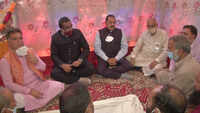 Ram Madhav, Jitendra Singh meet family of Wasim Bari in Bandipora 