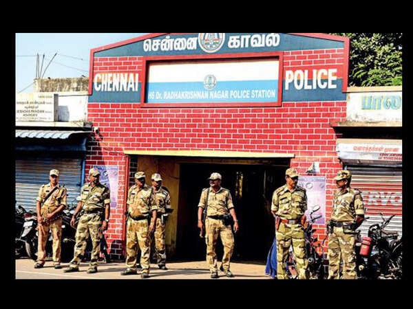 EC seizes Rs 24 lakh;  Rs 120 crore has reached RK Nagar, say parties