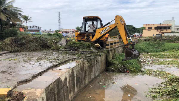 Coimbatore rain: Causeway damaged; traffic blocked