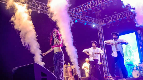 'North Campus ki ladki' Rashmeet gets Hindu College students grooving