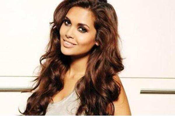 Esha Gupta to make T-Town debut in Anushka's Size Zero