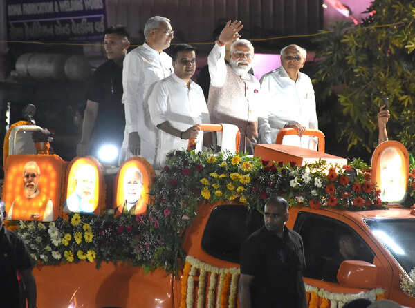 Thousands throng PM Modi’s roadshow