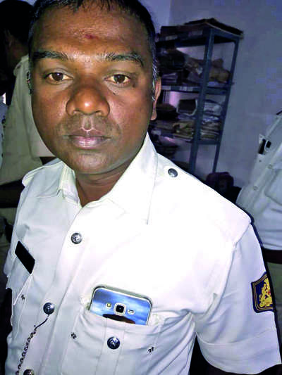 Traffic offender attacks cop for questioning him