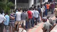People say liquor e-tokens not working in Delhi 