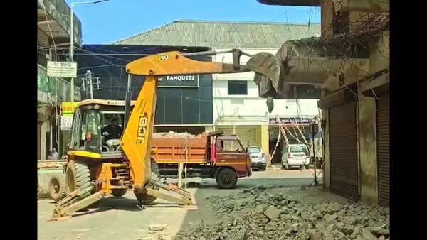 Dangerous parts of Margao building demolished by PWD