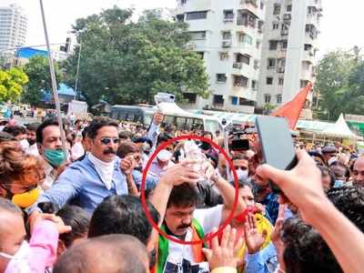 BJP leaders not listening to PM Modi's appeal? Social distancing goes for a toss; MLC Prasad Lad keeps mask down during 'temple' protest