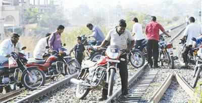 Karnataka: Biker scoots from the tracks