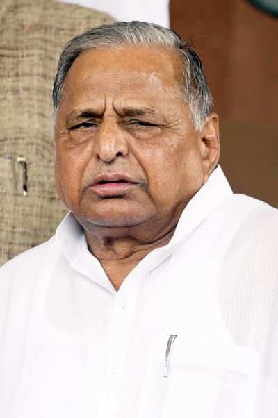 Mulayam's 4-pt plan to end SP feud; action against Amar Singh
