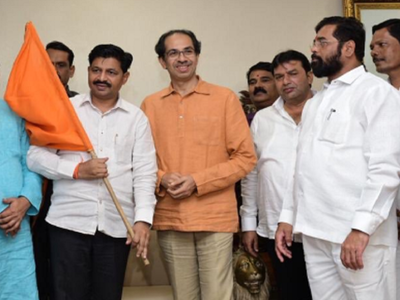 BVA MLA Vilas Tare joins Shiv Sena, NCP's Bhaskar Jadhav calls on Uddhav Thackeray