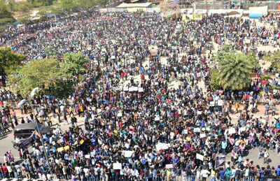 Jallikattu protests continue even after TN CM's assurance