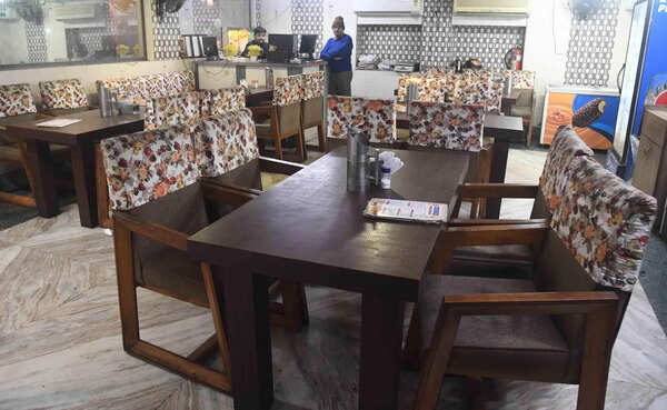 Restaurants offer discounts, food delivery picks up as afternoon footfall dips