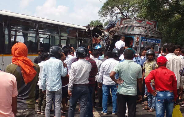 Two killed, 30 hurt as bus hits truck on NH-23 in Ramgarh