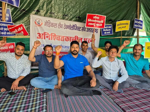 Lab technicians continue protest in Doon; seek regular recruitment, oppose privatisation of govt labs