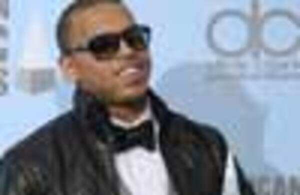 Judge delays sentencing of singer Chris Brown 
