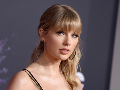 Taylor Swift wins top prize at AMAs, says she's re-recording music