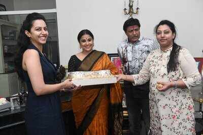 NT Rama Rao's family meet Vidya Balan, gift her a saree