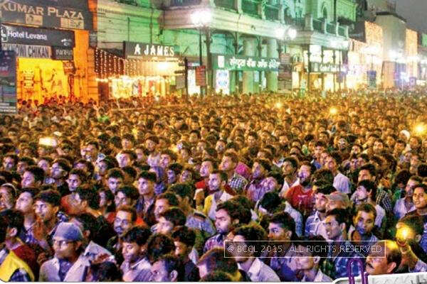 Hazratganj Carnival attracts Lucknow's college-going photography enthusiasts
