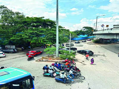 Crossing chaos at Iblur Junction