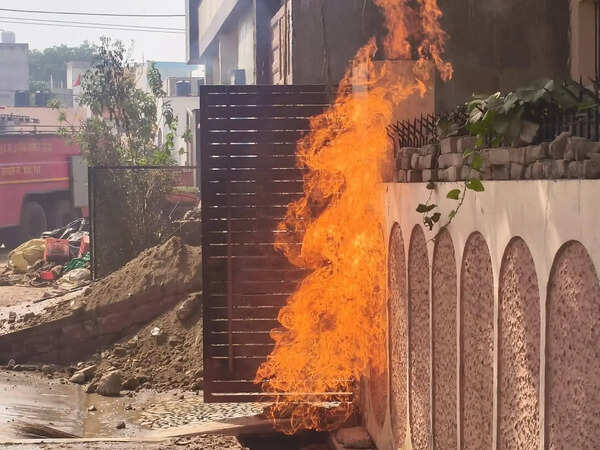PNG gas pipeline triggers fire outside house in Kalyanpur