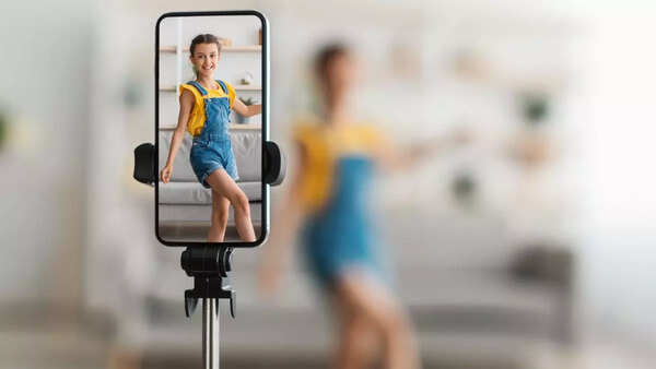 Best Camera Phone Under 30000 For The Budding Vloggers And Photographers