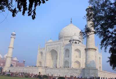 What happened to the ‘missing’ pinnacle of one of the minarets of Taj ...