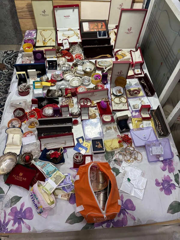 SVU raids contractor’s Patna residence, seizes jewellery worth Rs 2 crore