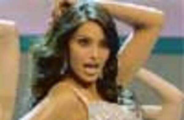 Bipasha to play Zeenat onscreen