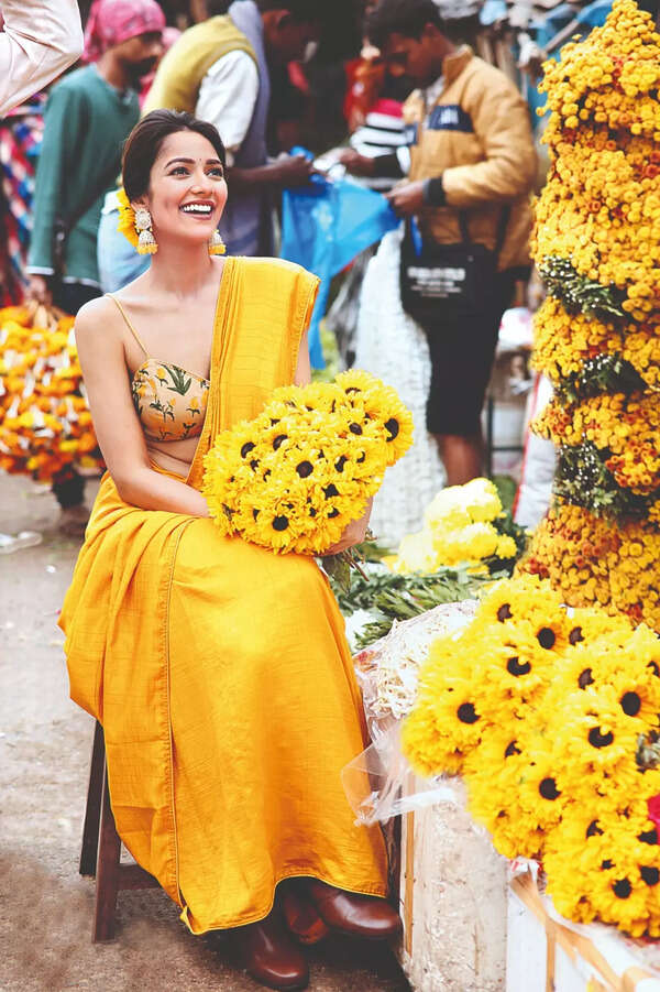 With Saraswati Puja & Valentine’s Day coinciding, Kolkata florists are gear up for a double bonanza