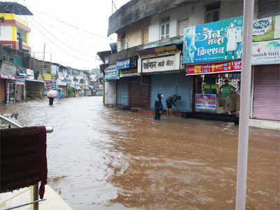 Jagbudi river crosses danger mark, Mumbai-Goa highway closed