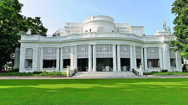 Kolkata clubs chop & change menu, turn to electric cooking to combat gas crisis