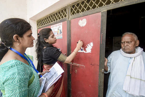 Madhubani leads, Lakhisarai trails in self-enumeration