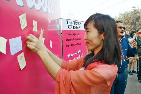 Times of India’s Wall of Kisses at Raahgiri Day in Gurgaon