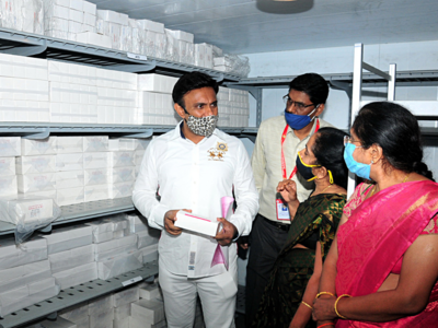 Karnataka Health Minister K Sudhakar inspects COVID-19 vaccination arrangements at Manipal Hospital