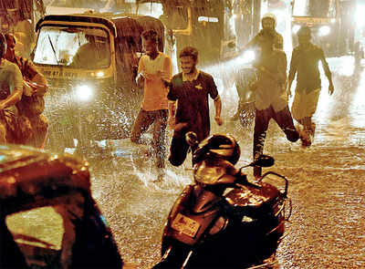 Pre-monsoon showers cool down bustling Mumbai