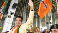 Nagpur: Nitin Gadkari warns RTO official to finish work in time 