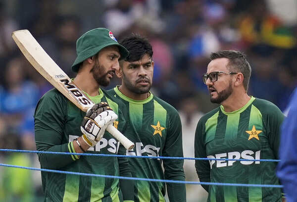 Poor tactics, faulty playing XI hasten Pakistan’s T20 World Cup exit