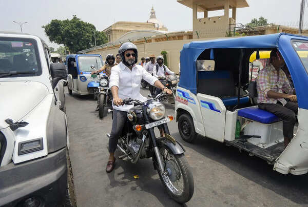 Fuel price hike sparks fear of costlier essentials, commute