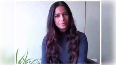 Poonam Pandey to Shah Rukh Khan: Craziest publicity stunts ...