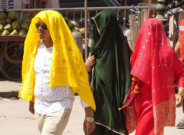 Slight dip in temp but city still sweltersat 42.4° Celsius; schools timings revised