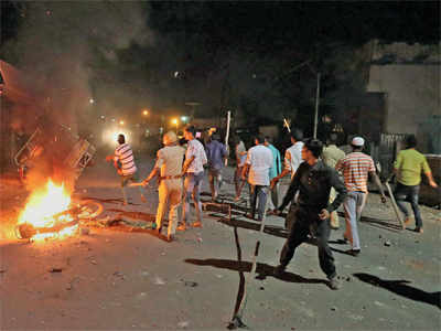 2 killed, over 40 hurt in clashes in Aurangabad