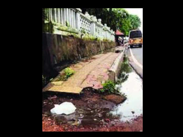 Hospicio’s overflowing sewage poses health risk