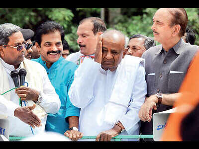 2 more K’taka MLAs resign, Cong on edge