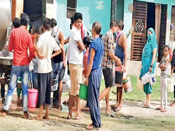 Hallomajra residents flout curfew for drinking water