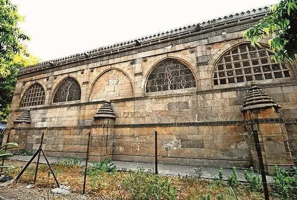 Sidi Saiyyed mosque’s garden revamp: Ahmedabad civic body to check clearances