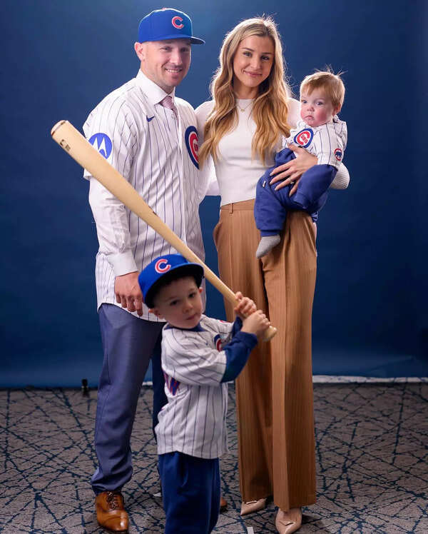 Alex Bregman’s wife Reagan Elizabeth melts hearts after sharing sweet flower moment with their two sons