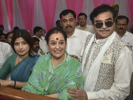 Shatrughan joins wife Poonam's roadshow in Lucknow, praises gathbandhan