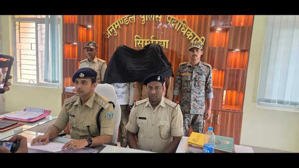 Two held with brown sugar and cash near Chatra football ground