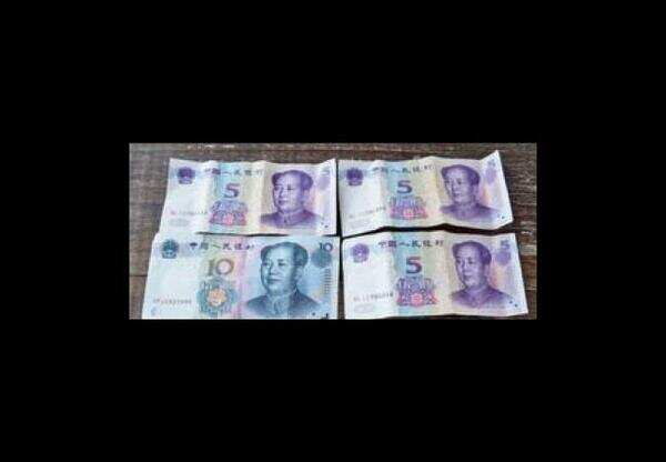 Foreigners pay for boat rides in native currency